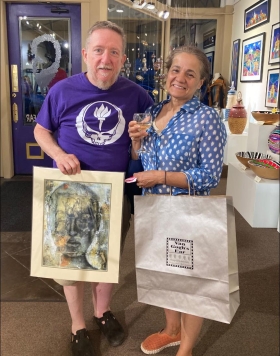 <p>This adorable couple were so happy to show off their newly purchased Raina Gentry!</p>