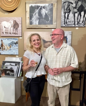 <p>This fun couple wanted to be posed in front of Jody Miller’s Equine photography!</p>